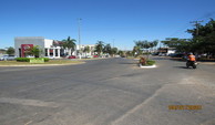 Avenida frente galpoes